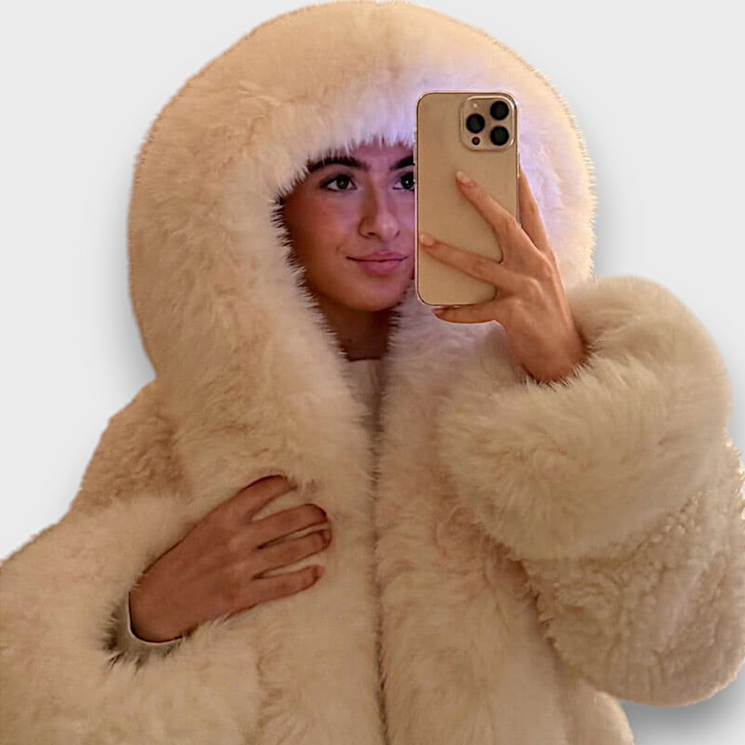 Noeline – Giacca corta in pelliccia sintetica con cappuccio